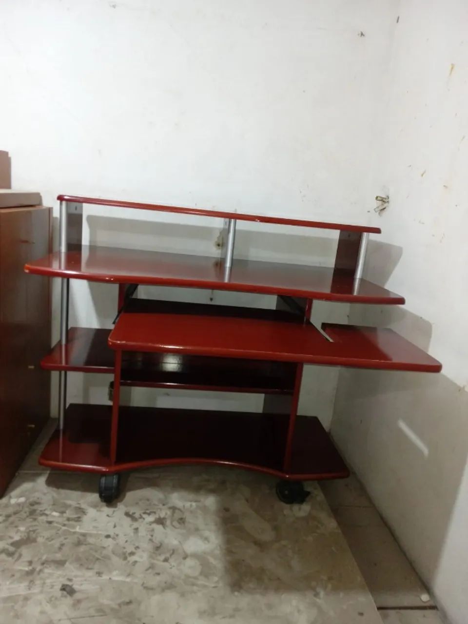 Mesinha de computador mogno