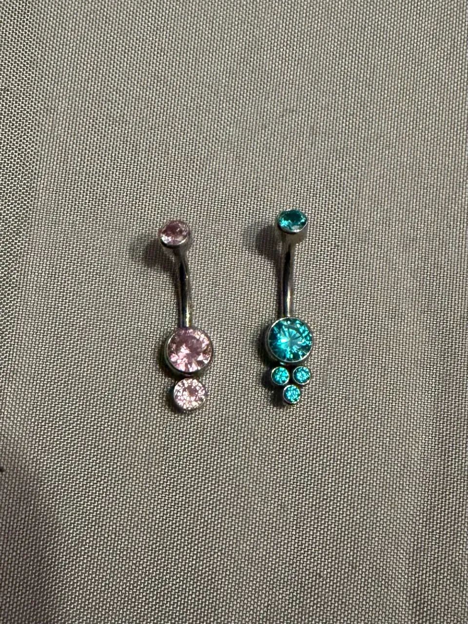 Kit de piercings banana bell com zircônias 