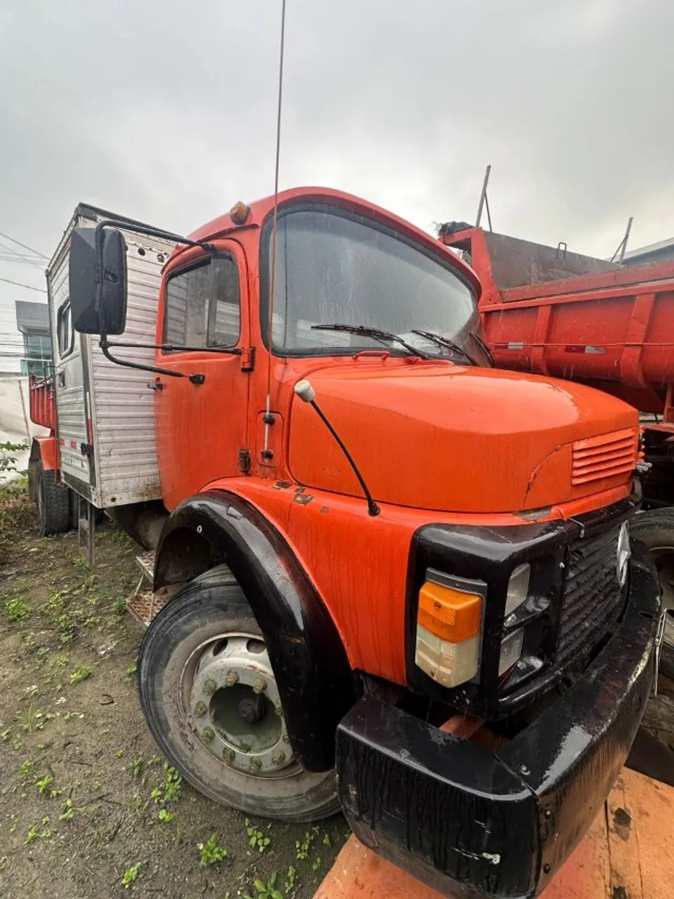MB 1113 Basculante + cab suplementar 