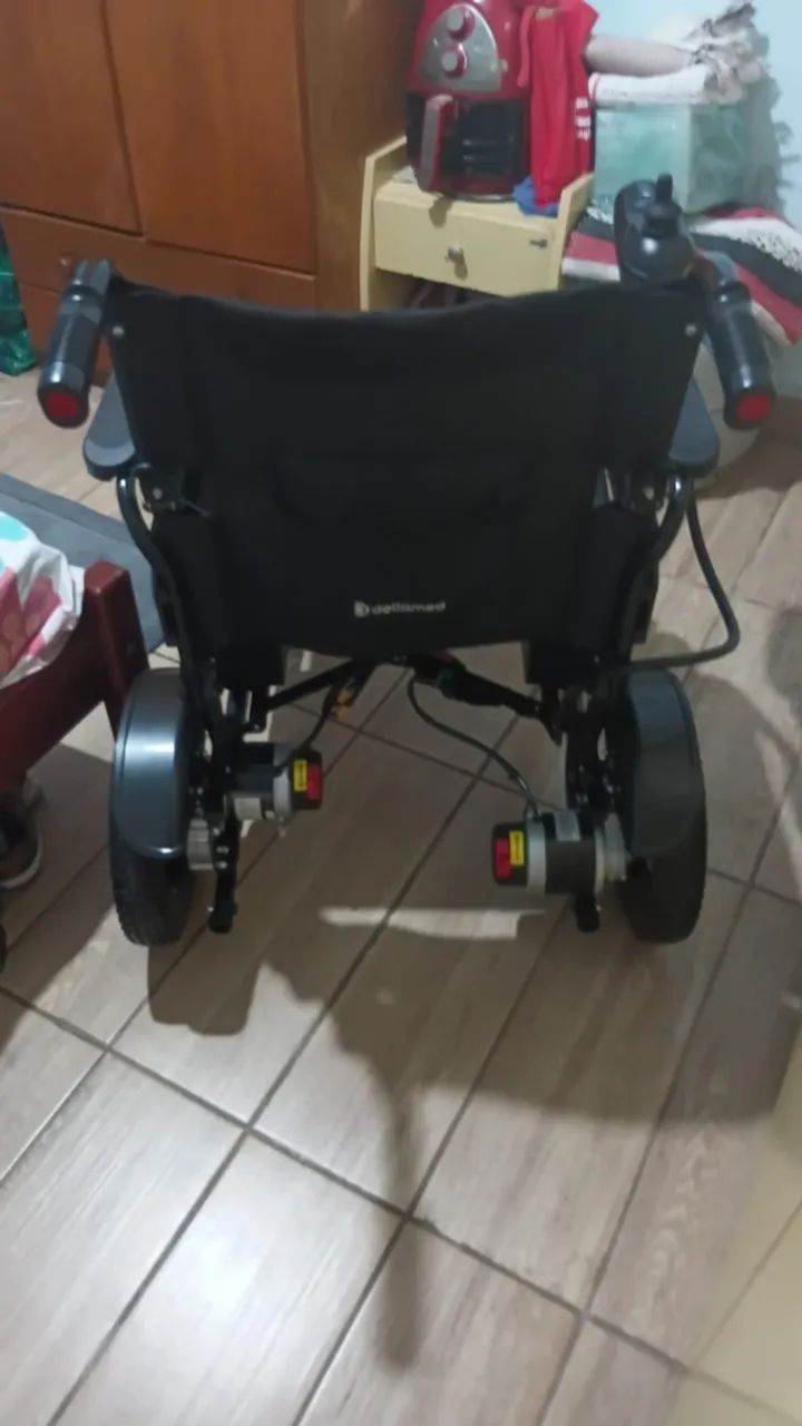 Cadeira de rodas motorizada - Foto 3