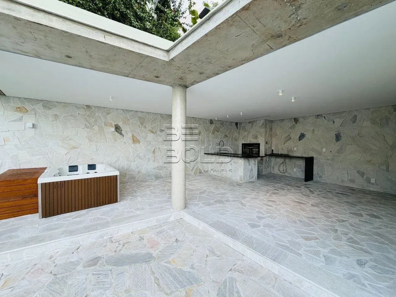 Casa alto padrão totalmente reformada com 5 suítes em Coqueiros - Foto 4