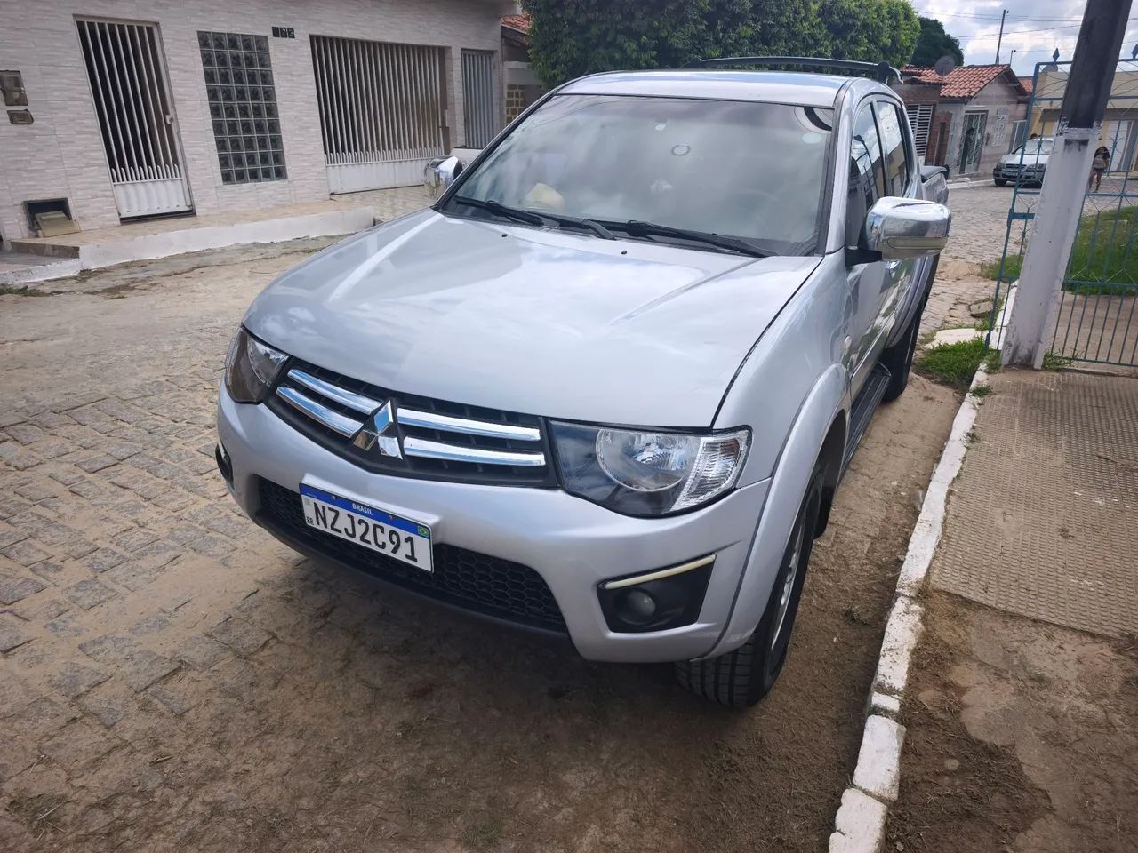 Mitsubishi L200 2012