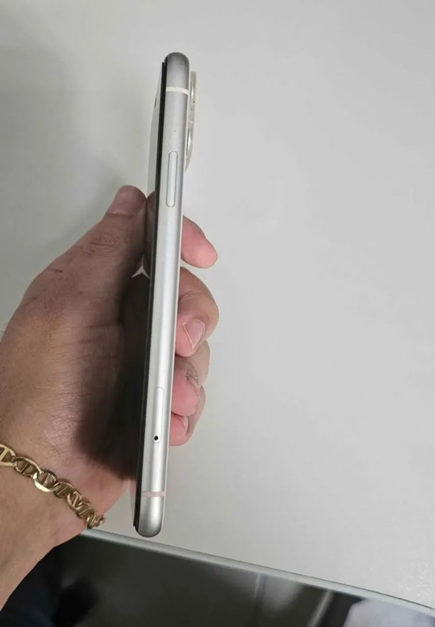 iPhone 11 (128GB Branco)<br><br>Bateria 73% - Foto 3