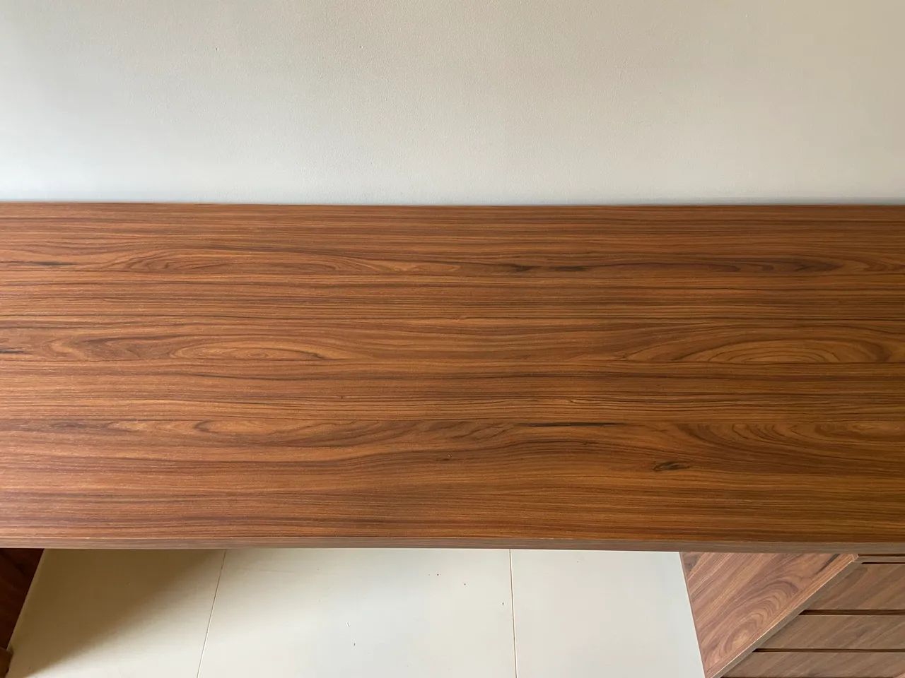MESA ESCRITÓRIO 1,80M COM GAVETEIRO 3 GAVETAS 100% MDF - Foto 5