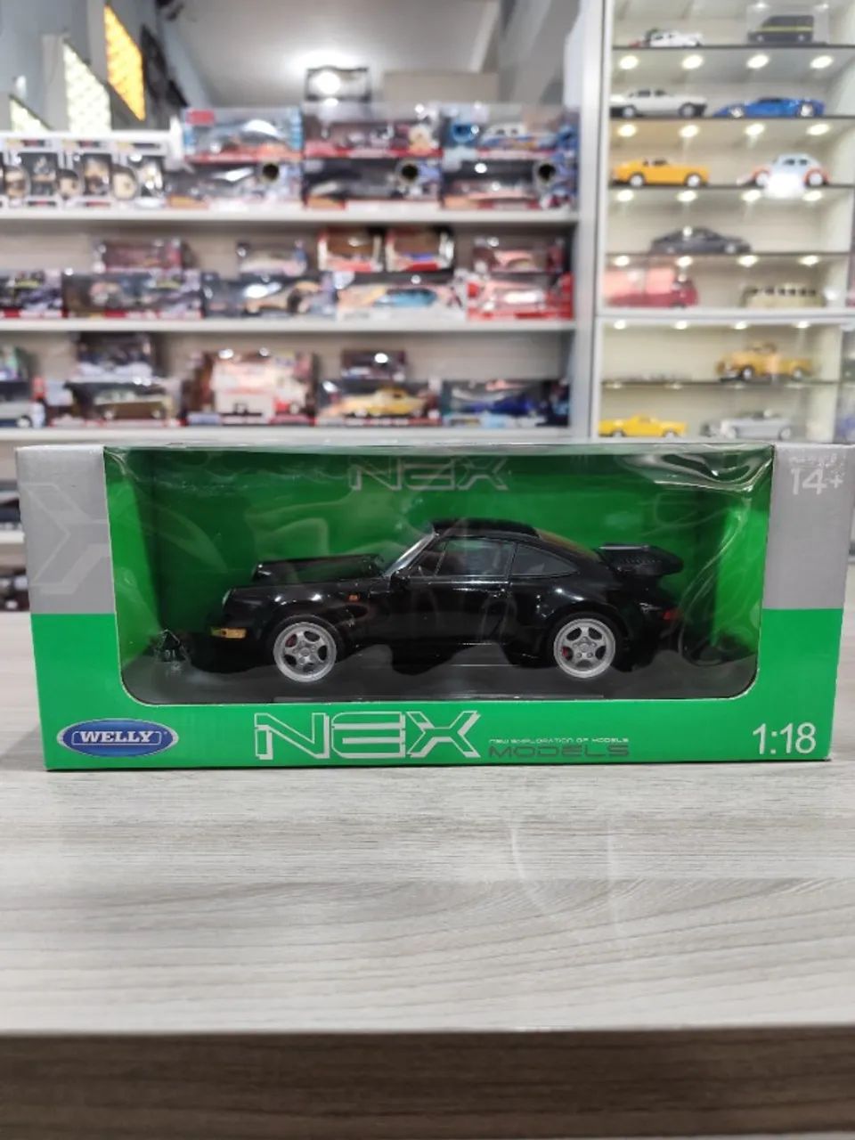 Miniatura Porsche 964 Turbo 1:18 Welly NEX Models - Preto
