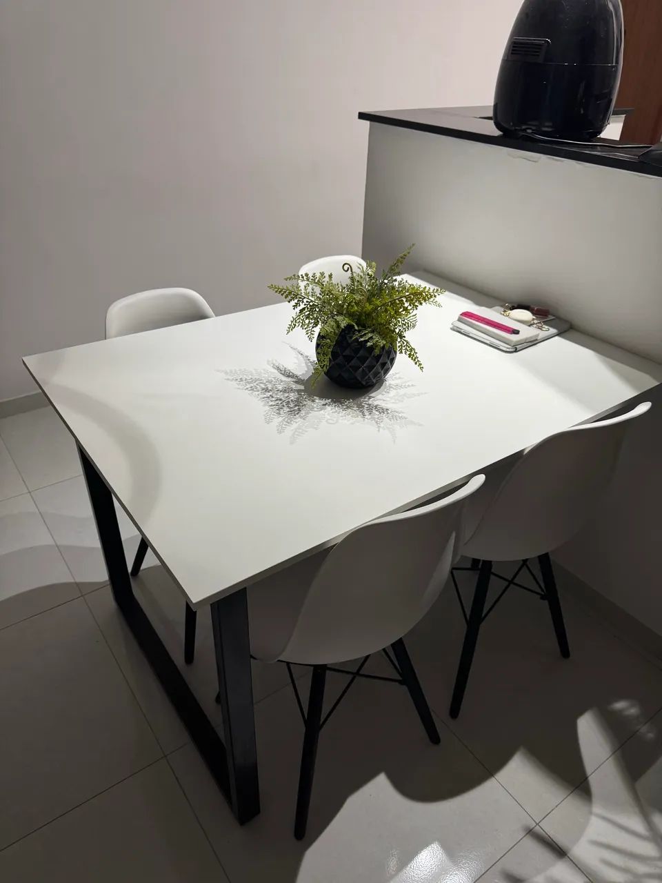 Conjunto mesa embutir + 4 cadeiras 