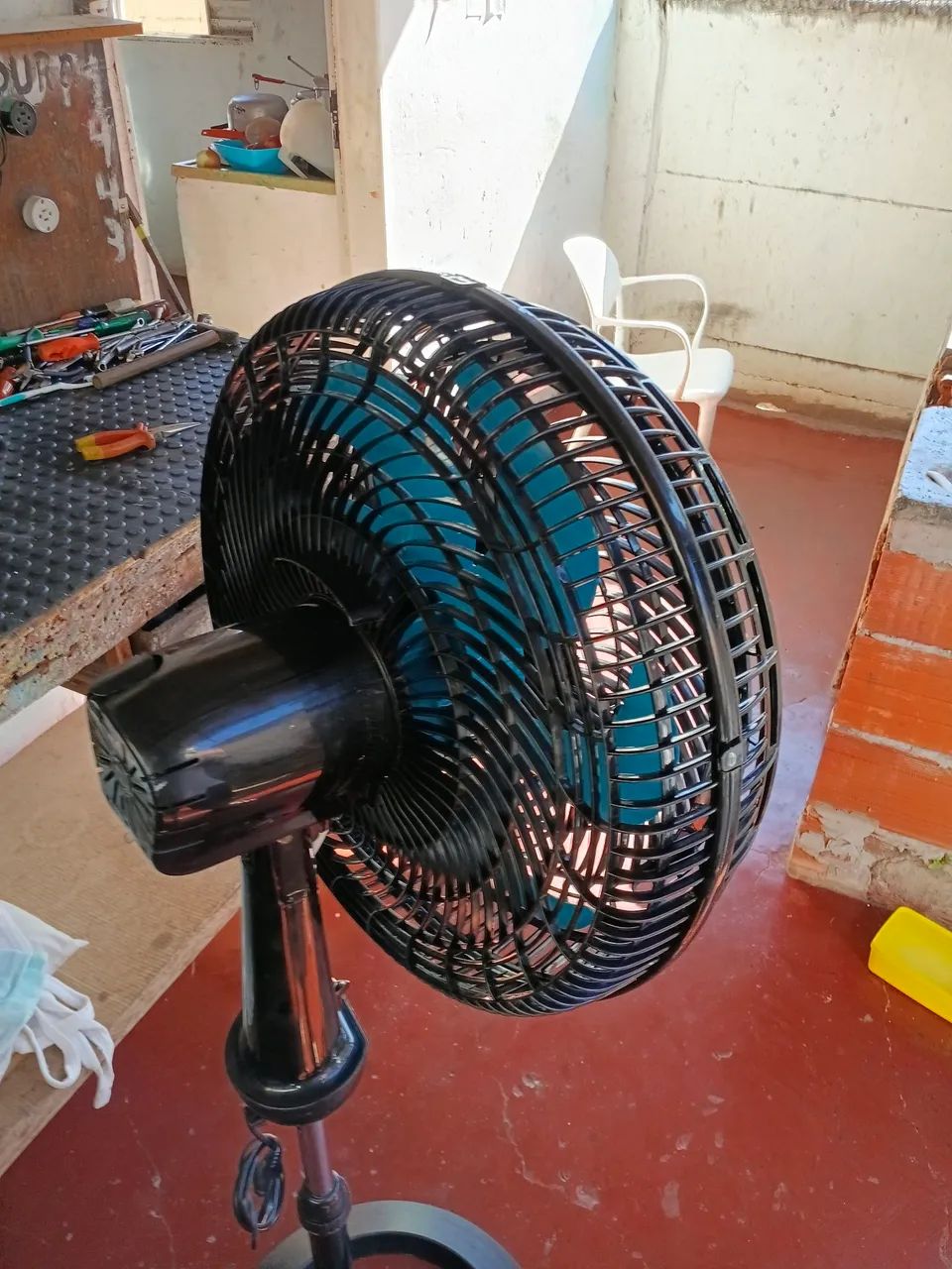Ventilador de coluna 110v funciona ok - Foto 3