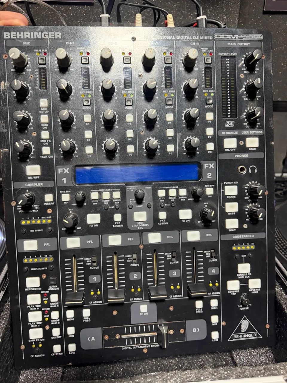 Mixer Behringer DDM4000 - Foto 3