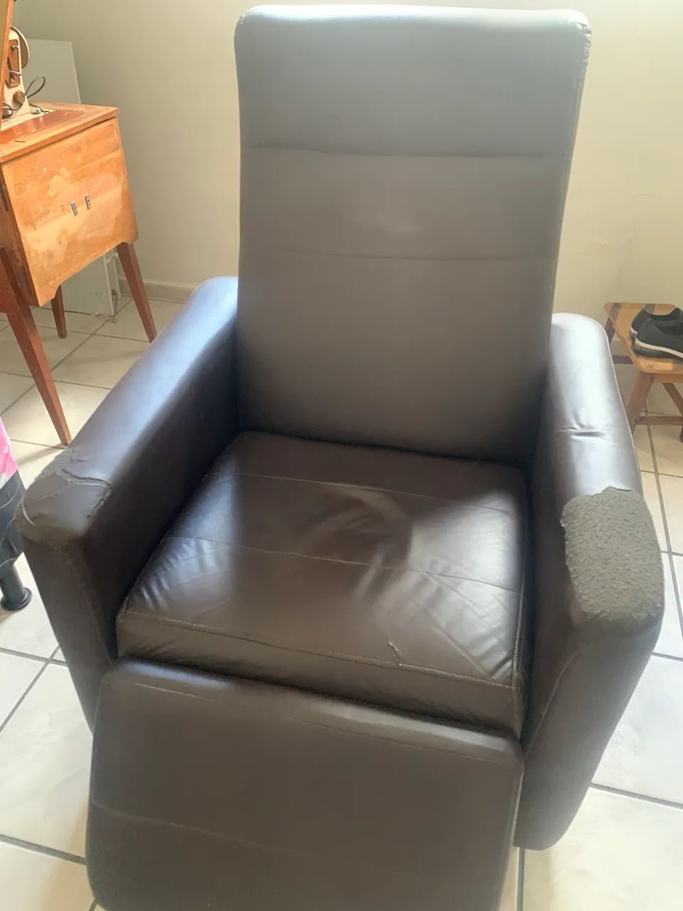 VENDE-SE CADEIRA DE PAPAI - Foto 2