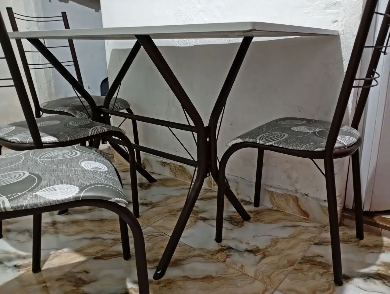 MESA COM 4 CADEIRAS TAMPA DE GRANITO  - Foto 4