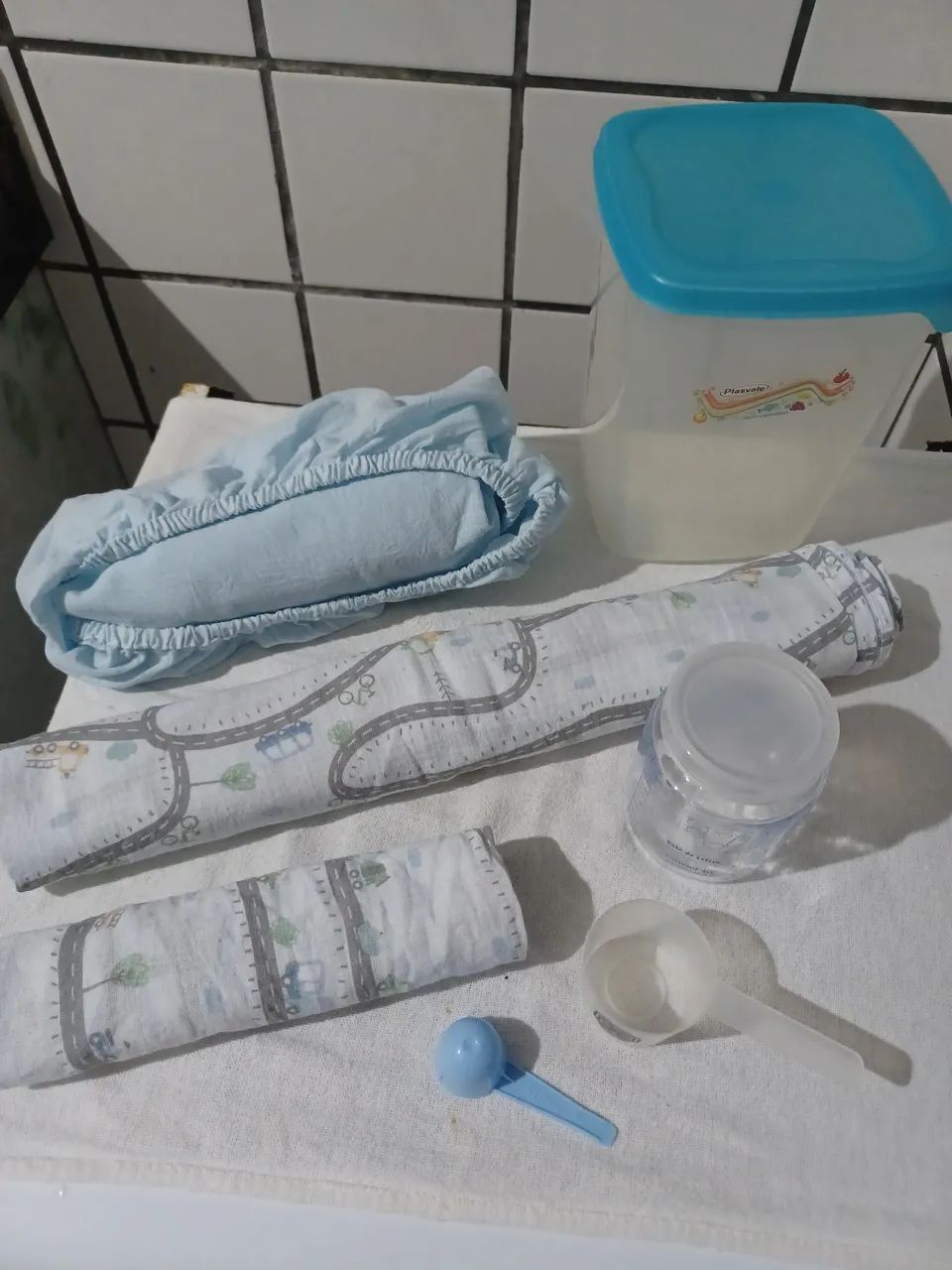 Kit LENÇOL BERÇO COM ELÁSTICO E POTE VIDRO COLETA LEITE