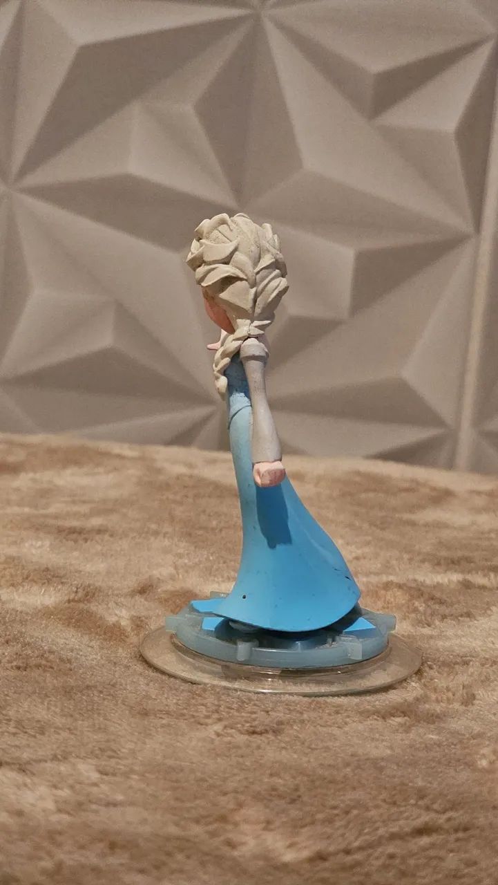 Disney Infinity Elsa Original - Usada - Com Defeito no Dedo - Foto 3