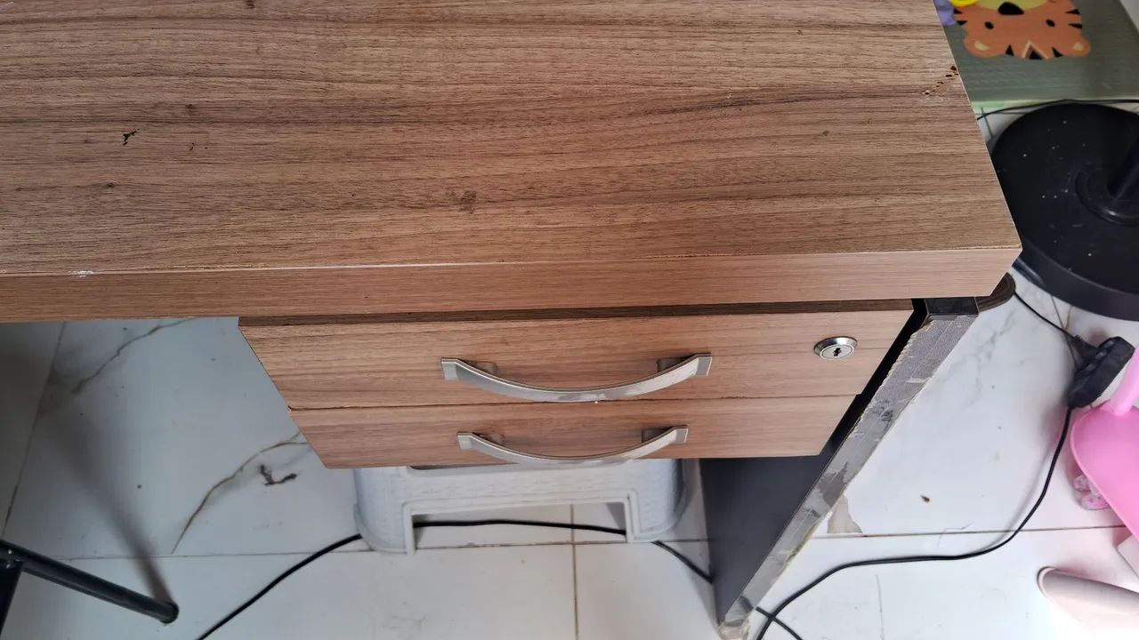 Mesa de escritório e cadeira  - Foto 5