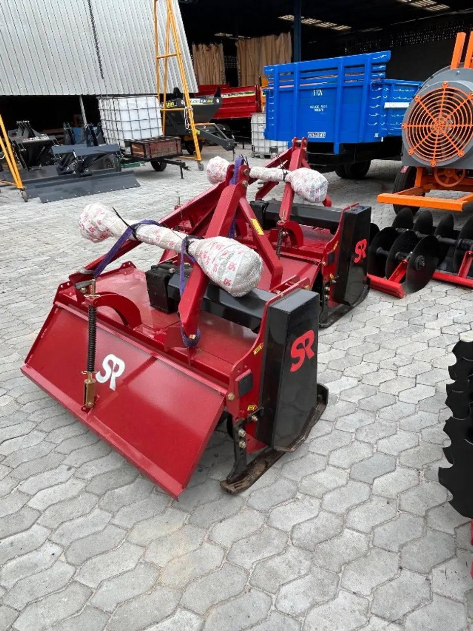 Enxadas rotativas SR - Trator - Foto 2