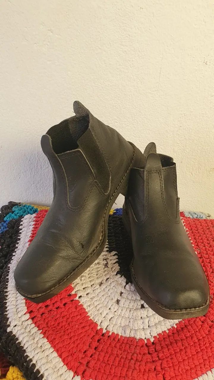 Bota de couro tamanho 42 usada - Foto 2