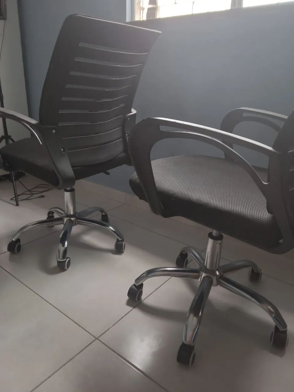 Duas cadeiras de escritório giratoria - Foto 3