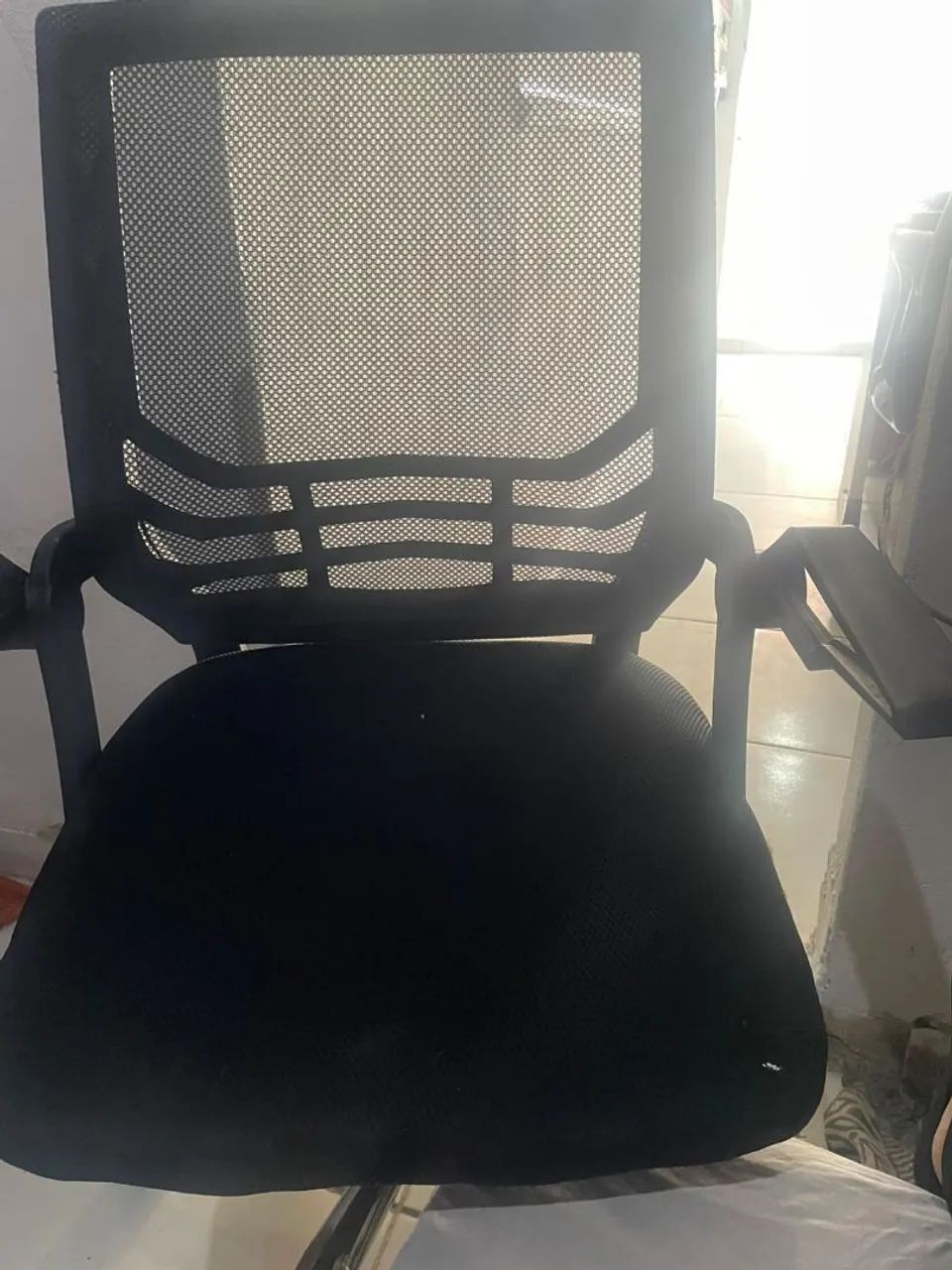 Cadeira de escritório estado de nova - Foto 2