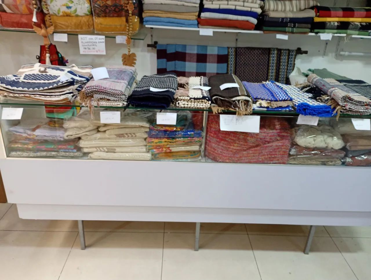 Balcão Vitrine 2,25 mt de comprimento  , com gavetões 