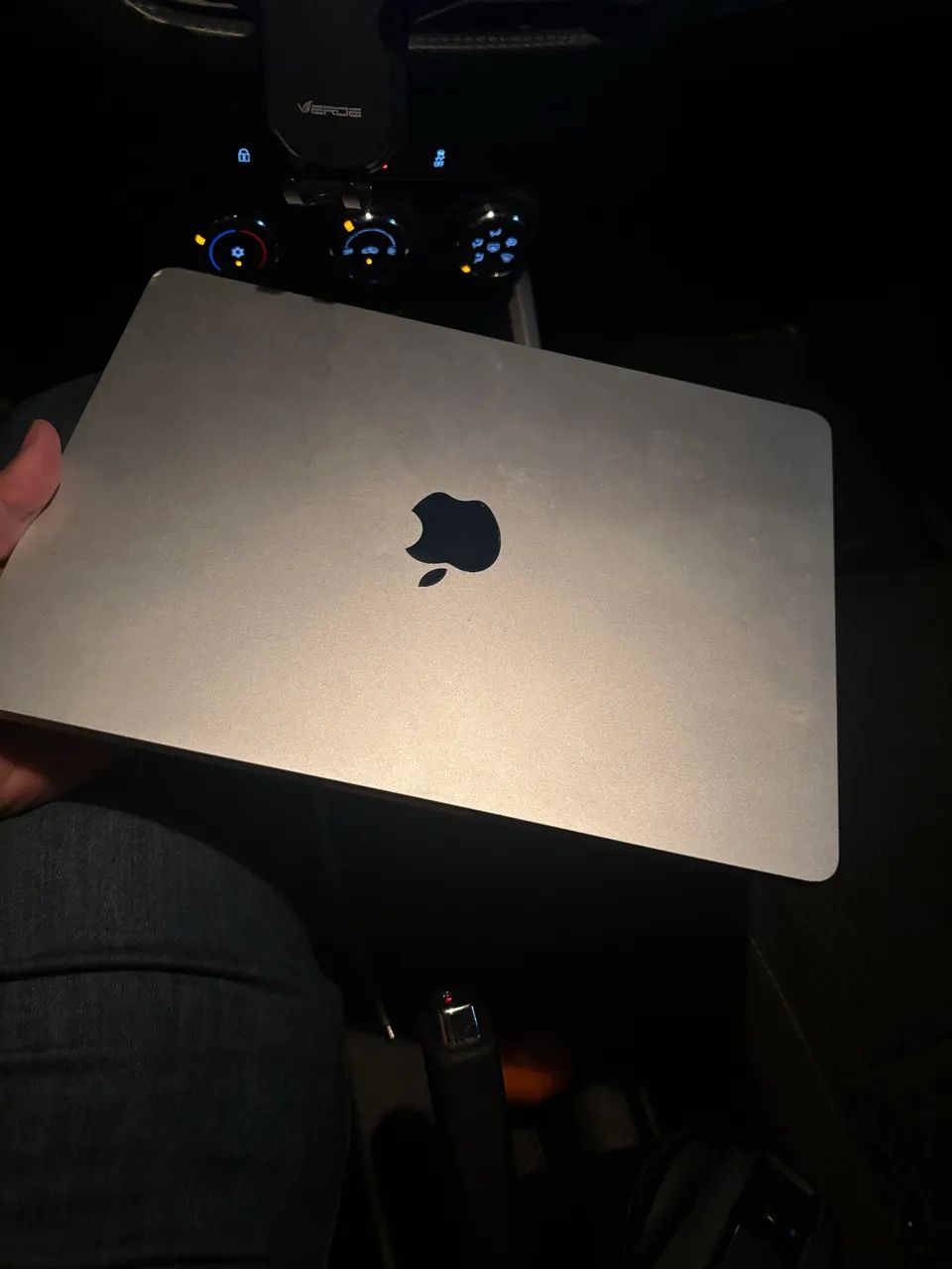 MacBook M3 2024 