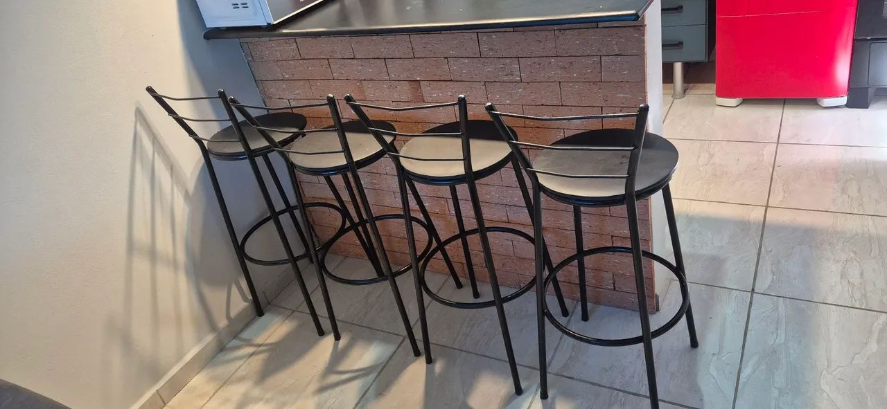 Conjunto de 4  banquetas pretas