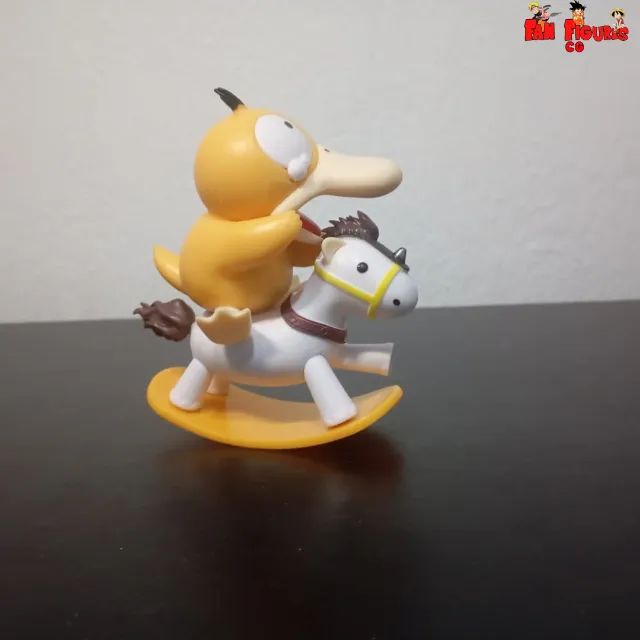 Action Figure Pokémon Psyduck no Cavalo de Balanço - Foto 4