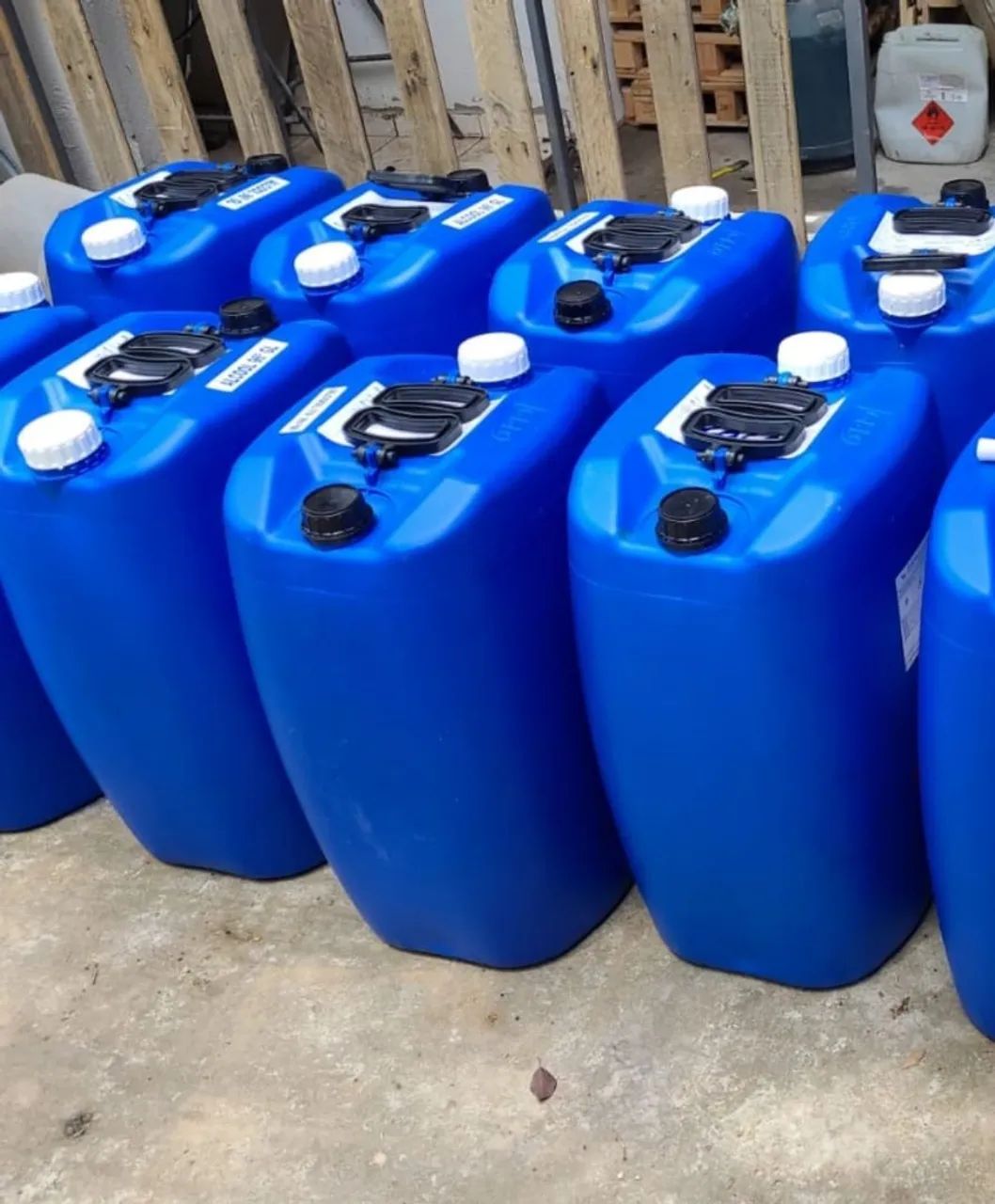 Galões de plástico 50 litros usados  - Foto 4