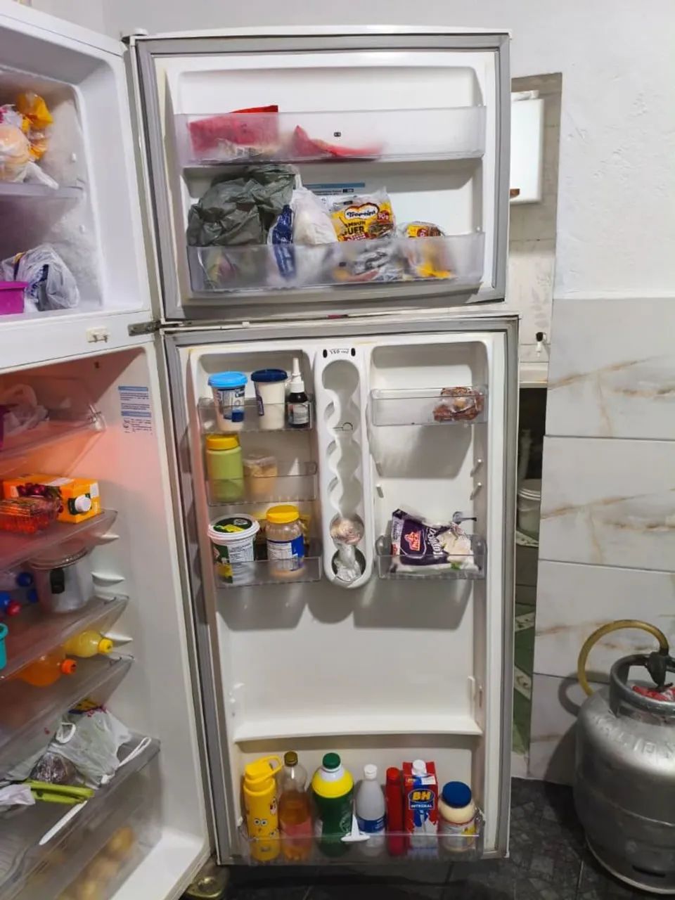 Vendo uma geladeira 