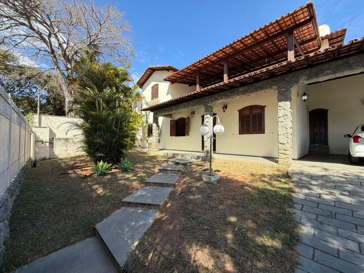 Casa com 3 quartos sendo 1 suíte 6 banheiros 6 vagas - Foto 2