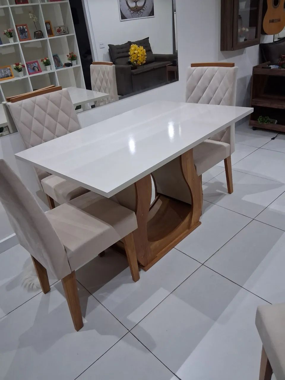 Mesa de jantar 4 cadeiras 