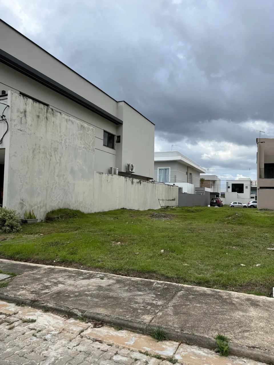 Vendo Lote Grande no Condomínio Quartzo - 192m2
