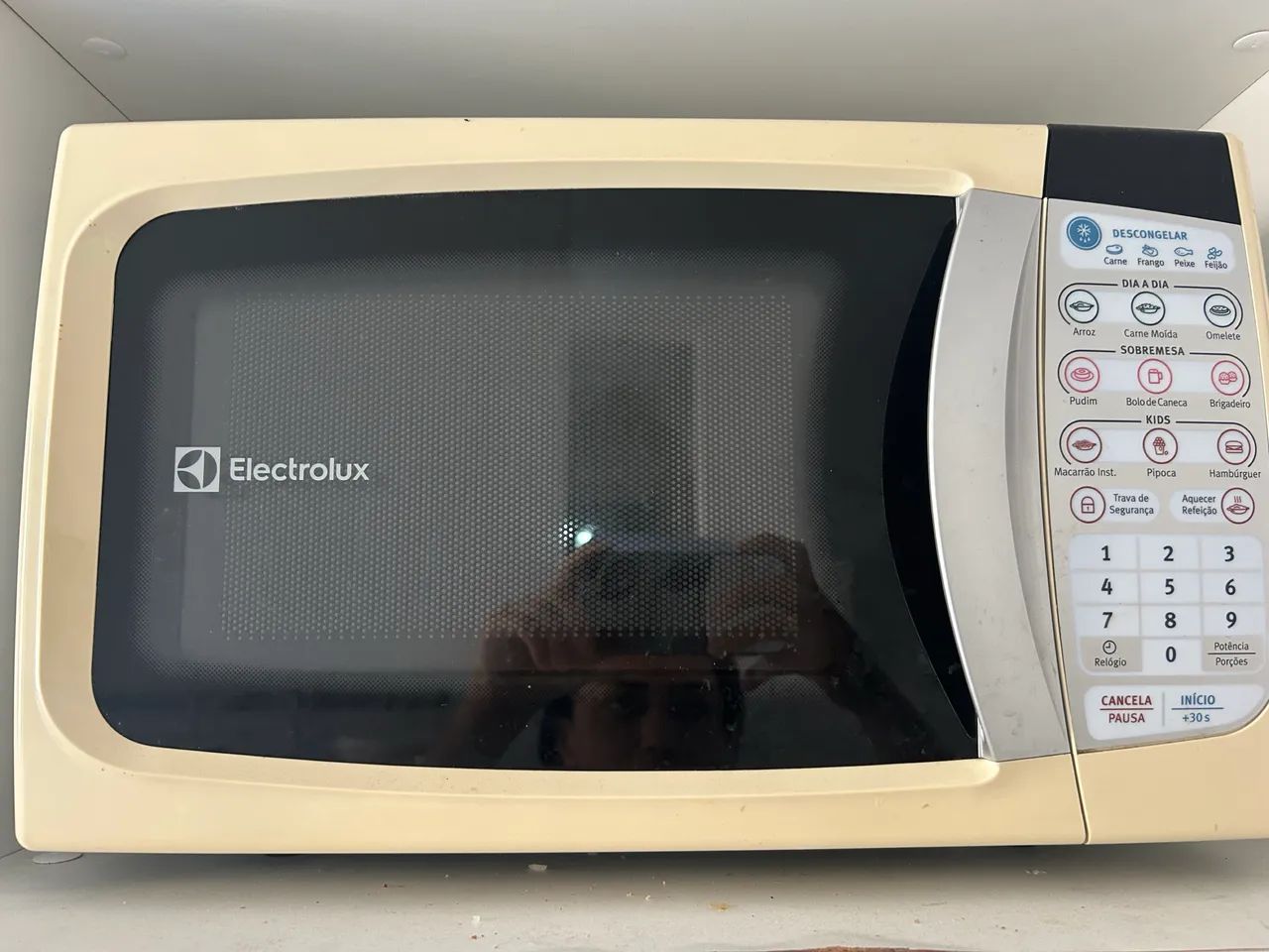 VENDO MICROONDAS SEMI NOVO