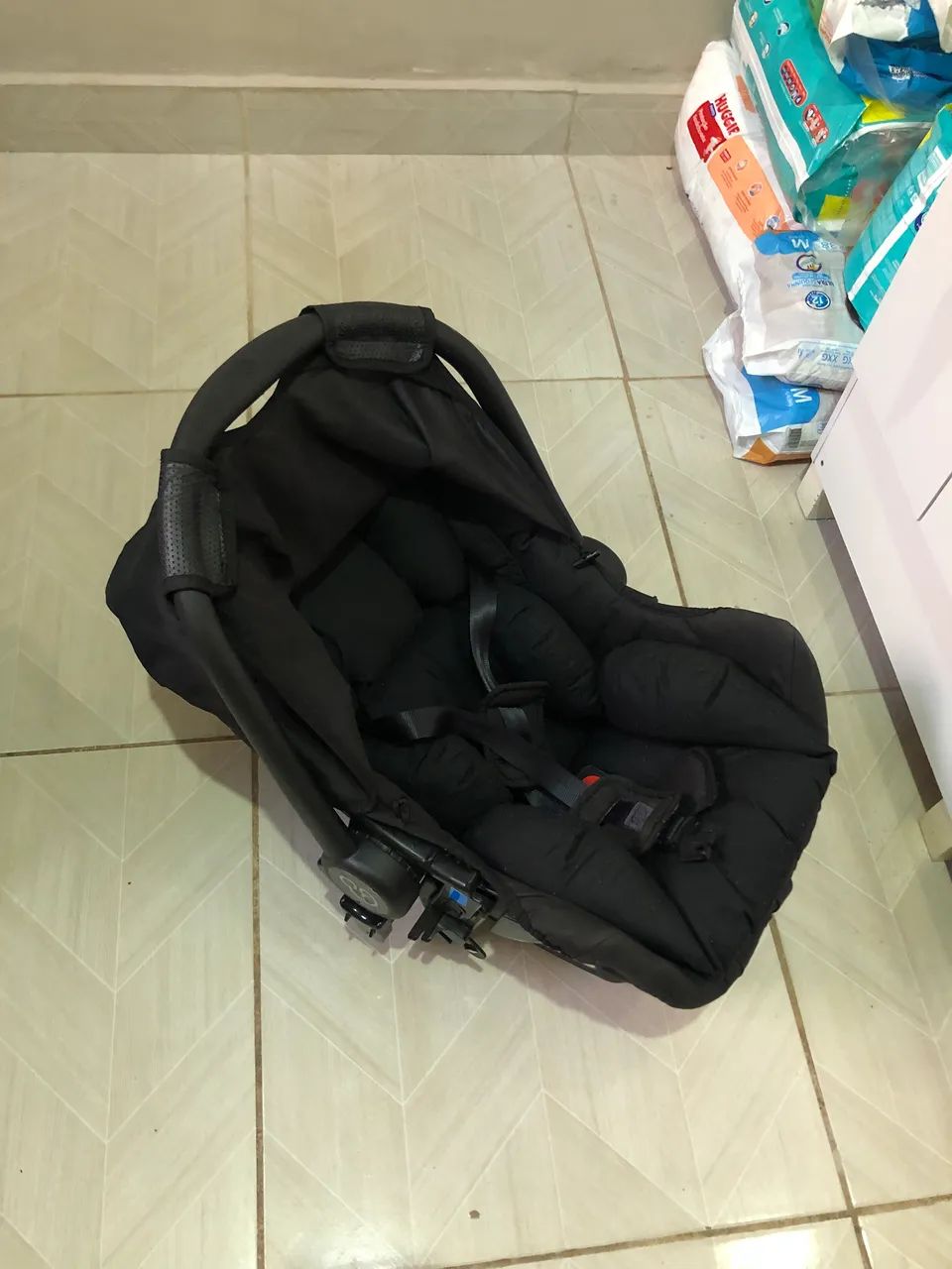 Vendo carrinho de bebê com bebê conforto  - Foto 3