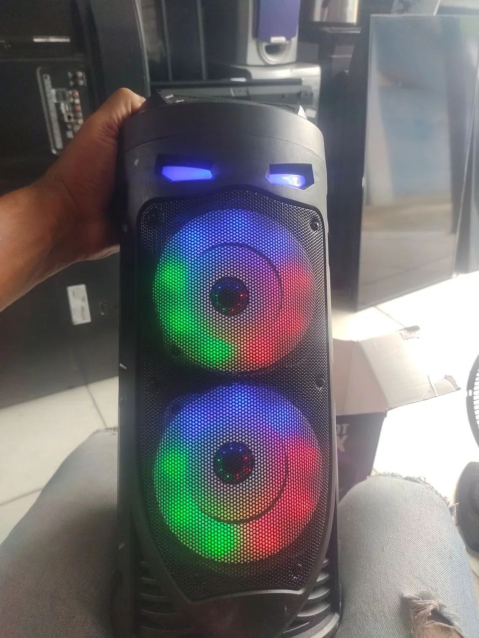 Vendo caixa amplificada robot box TWS com blooth funcionando perfeitamente R$ 190,00 - Foto 2