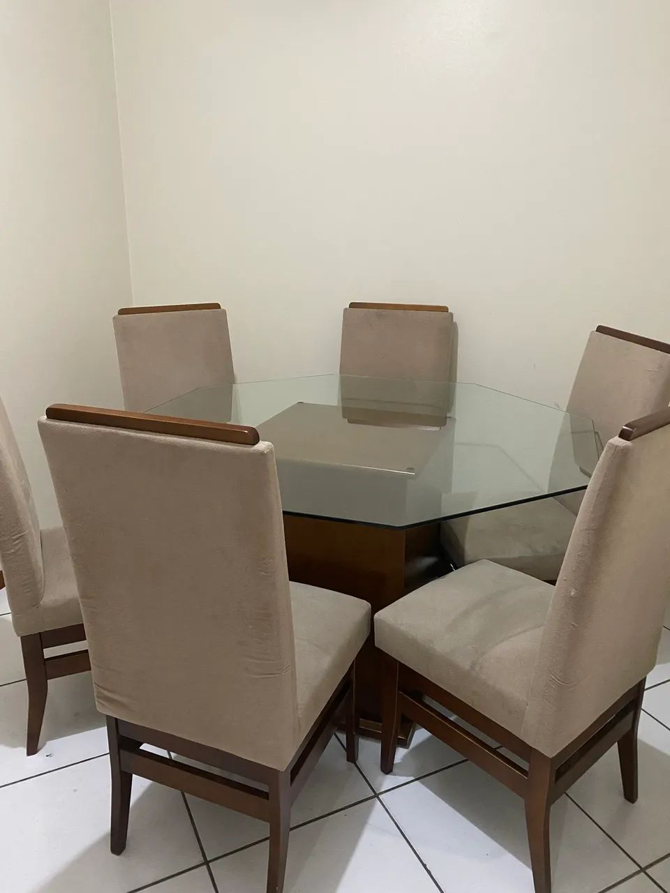 Mesa de vidro com 6 cadeiras