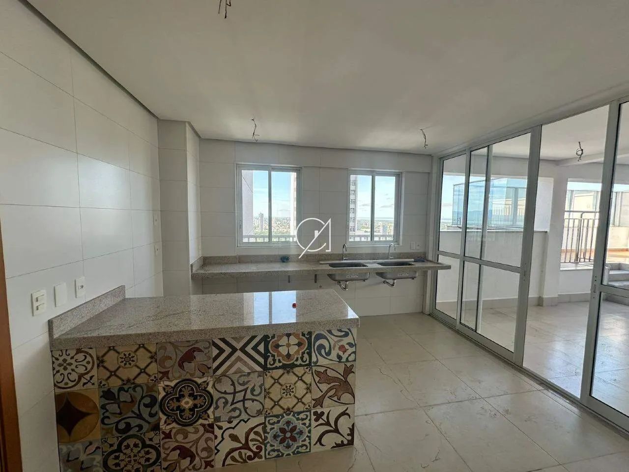VENDE-SE COBERTURA NO ARTE 21 COM 4 SUITES