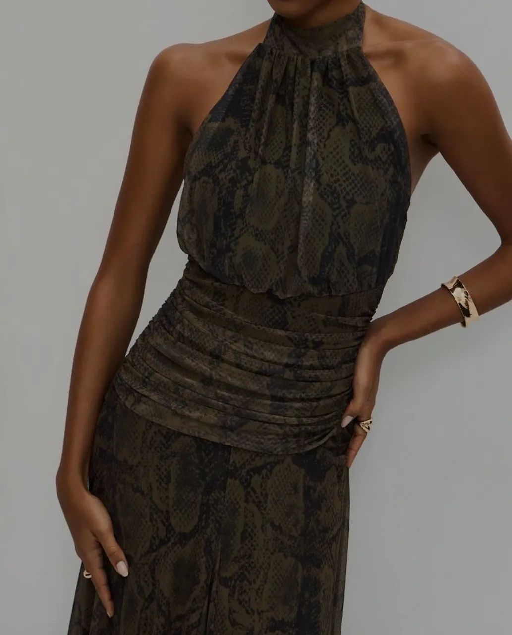 Vestido estampado animal print, modelo sofisticado e elegante. - Foto 2
