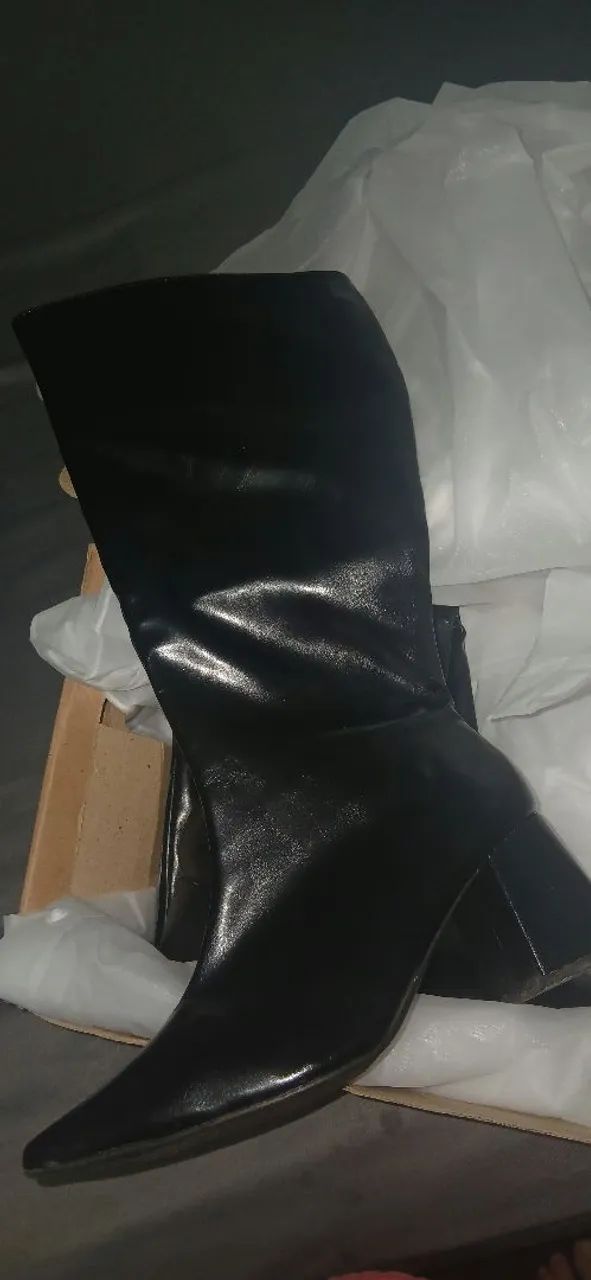 Bota de couro - Cano Médio - Preta - Foto 2