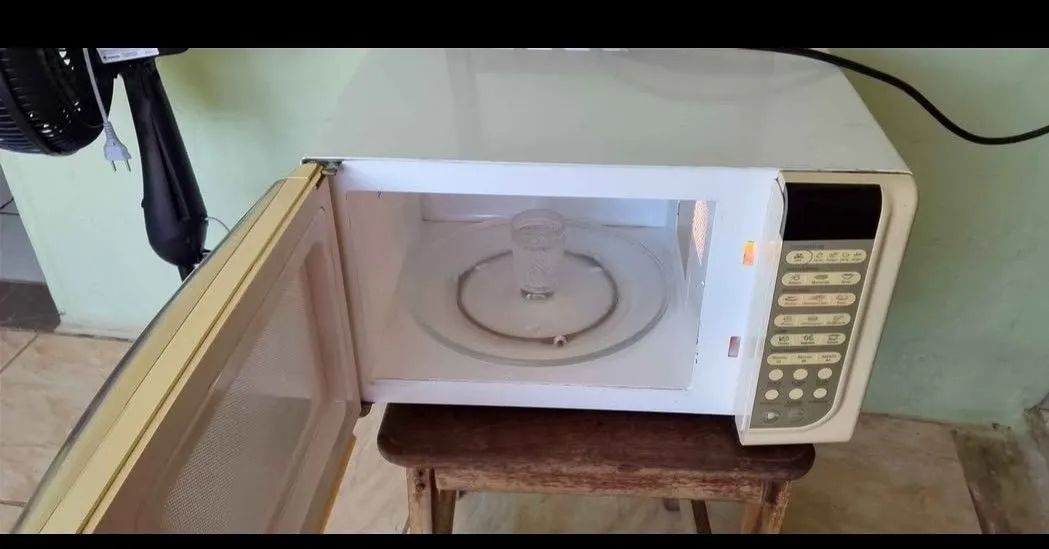 Vendo esse microondas com defeito  - Foto 3