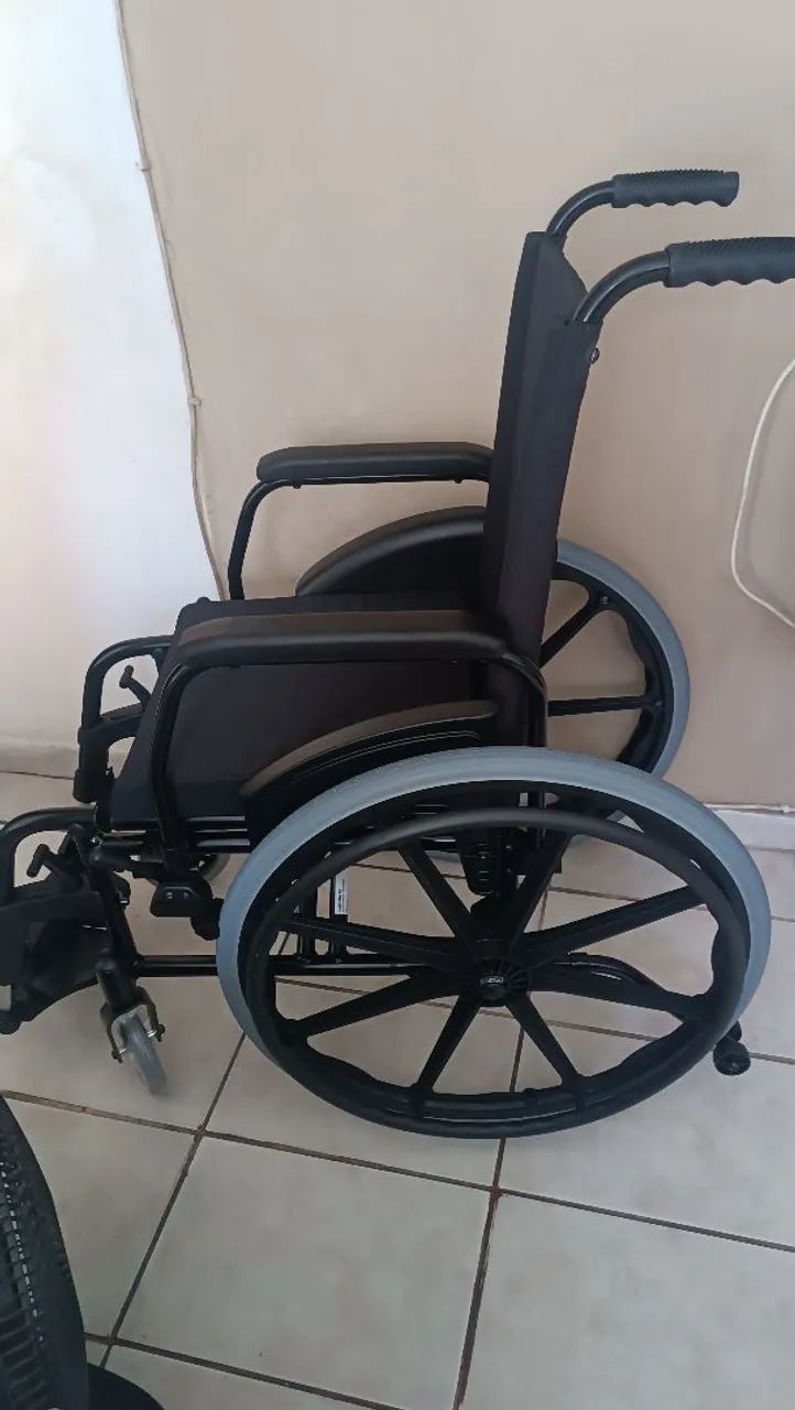 Cadeira de rodas nova - Foto 3
