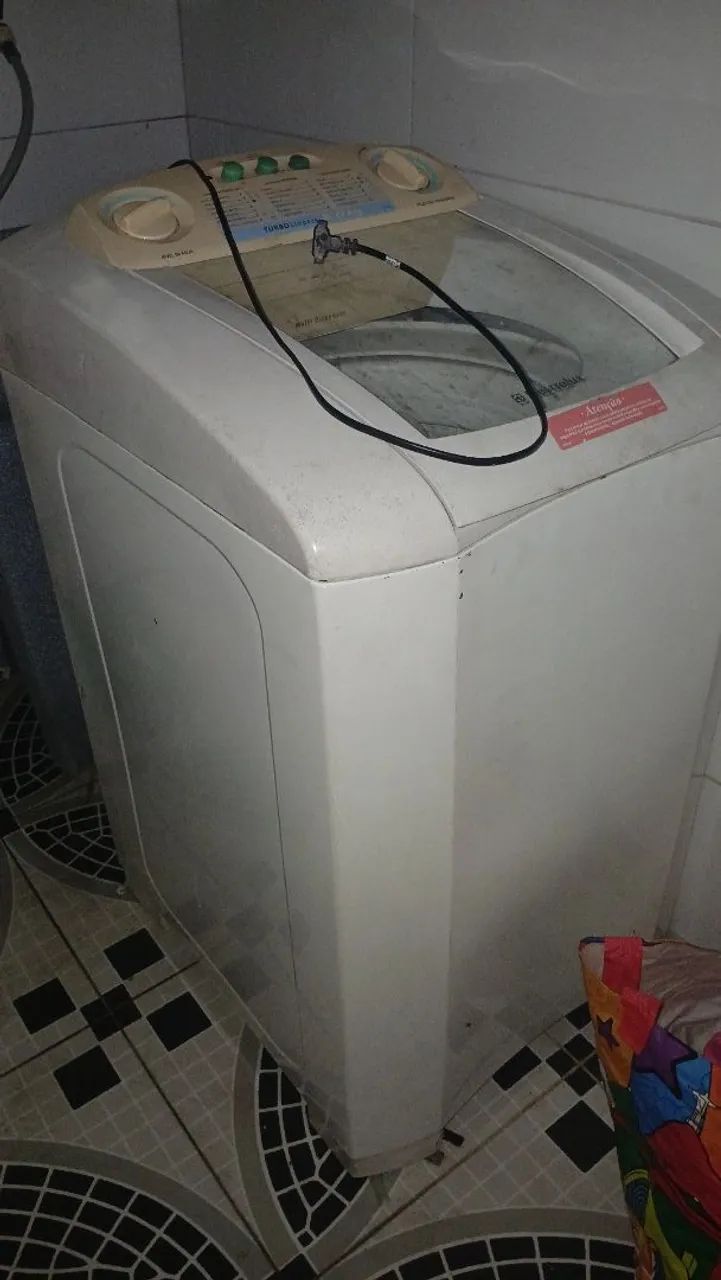 Vende-se máquina de lavar Electrolux 127v pegando tudo perfeitamente precinho ! - Foto 2