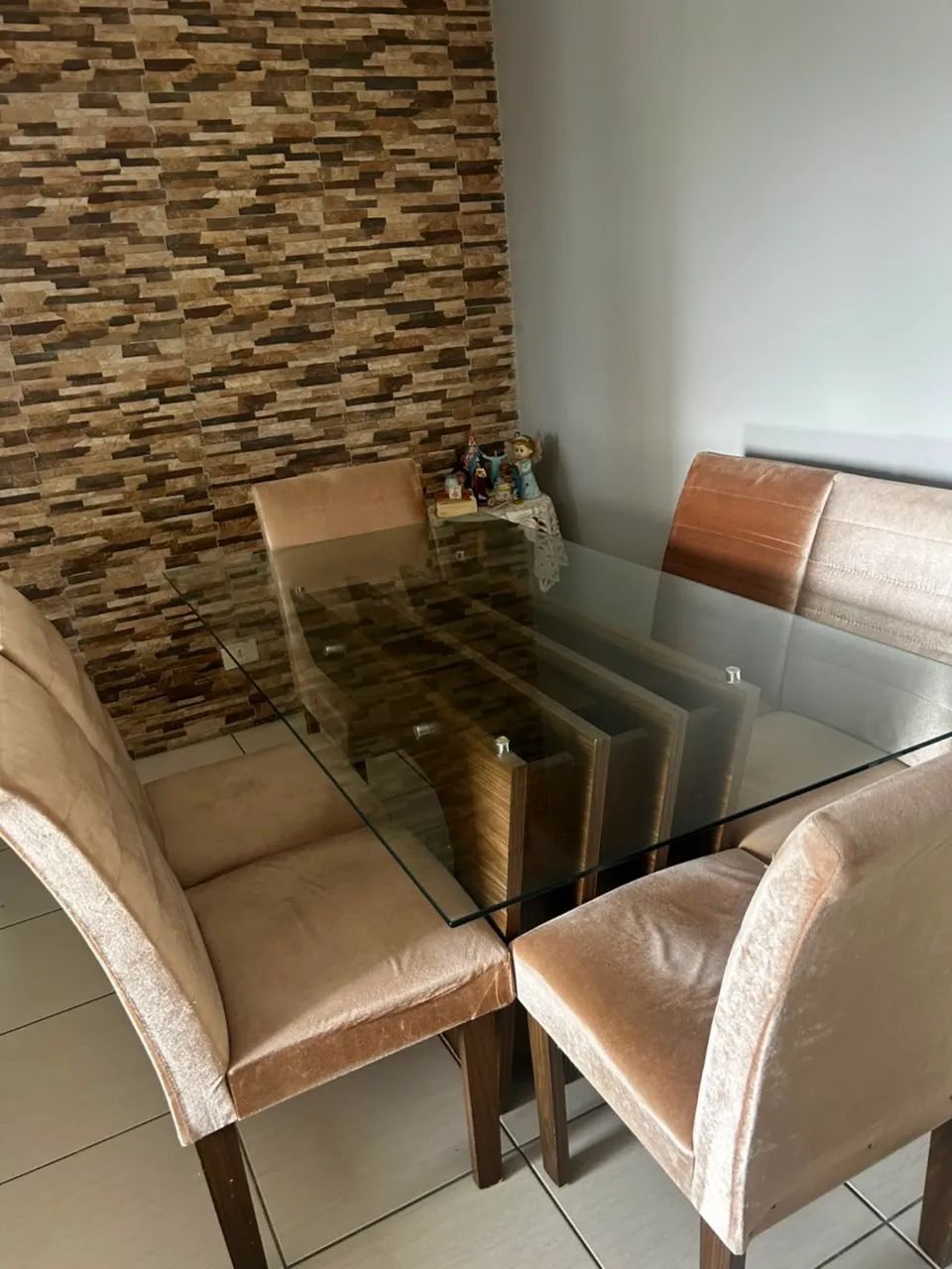 Mesa com 6 cadeiras 