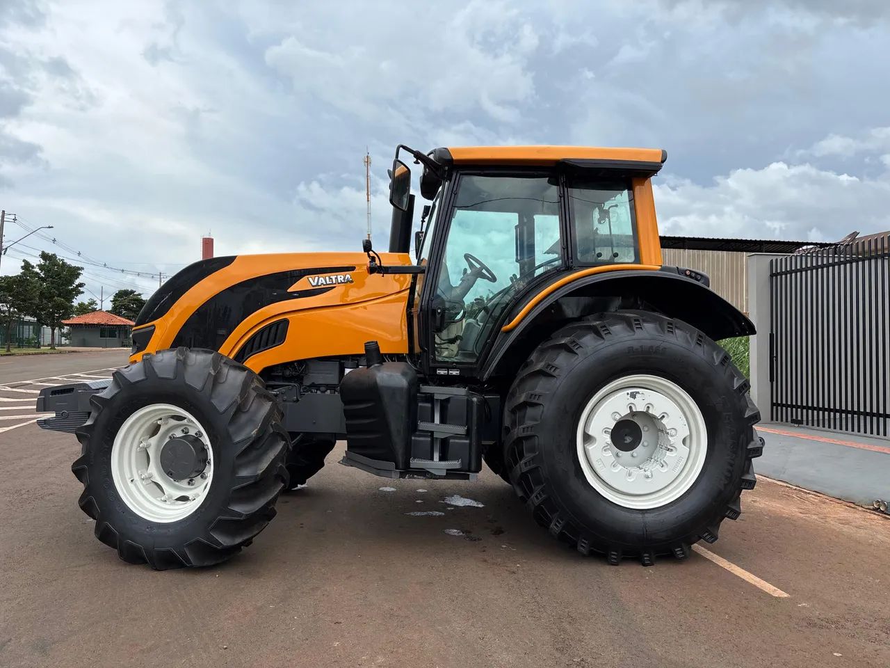 TRATOR VALTRA BH 194 - POTENTE, REVISADO E PRONTO PRA CAMPO - Foto 2