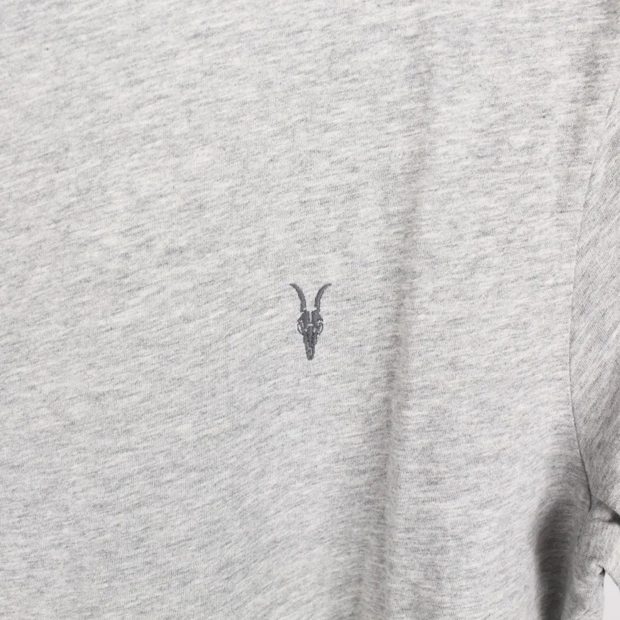 Camiseta AllSaints cinza  - Foto 4