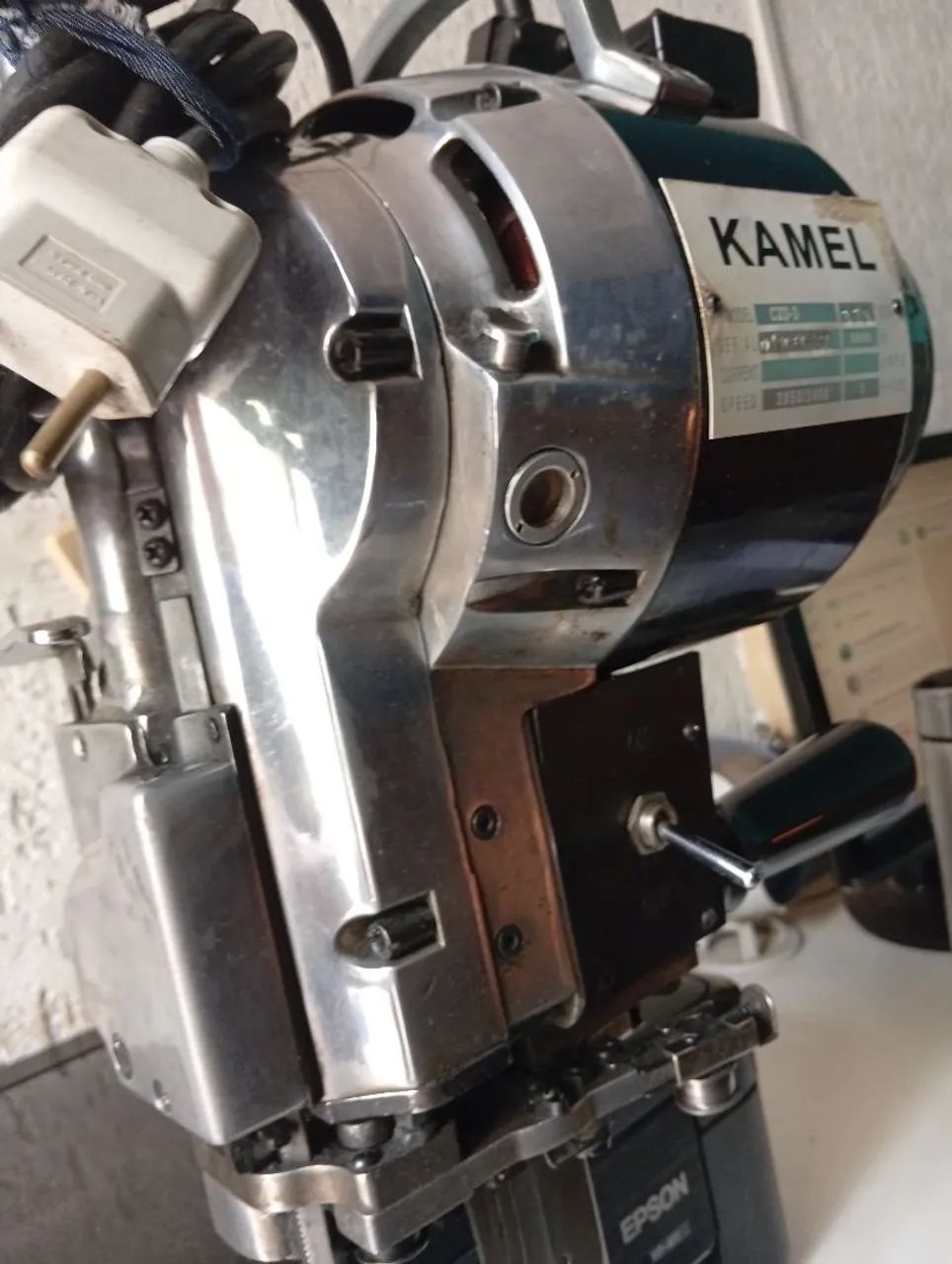 Máquina de Cortar Tecido Vertical Kamel (Model CZD-3) - Foto 4