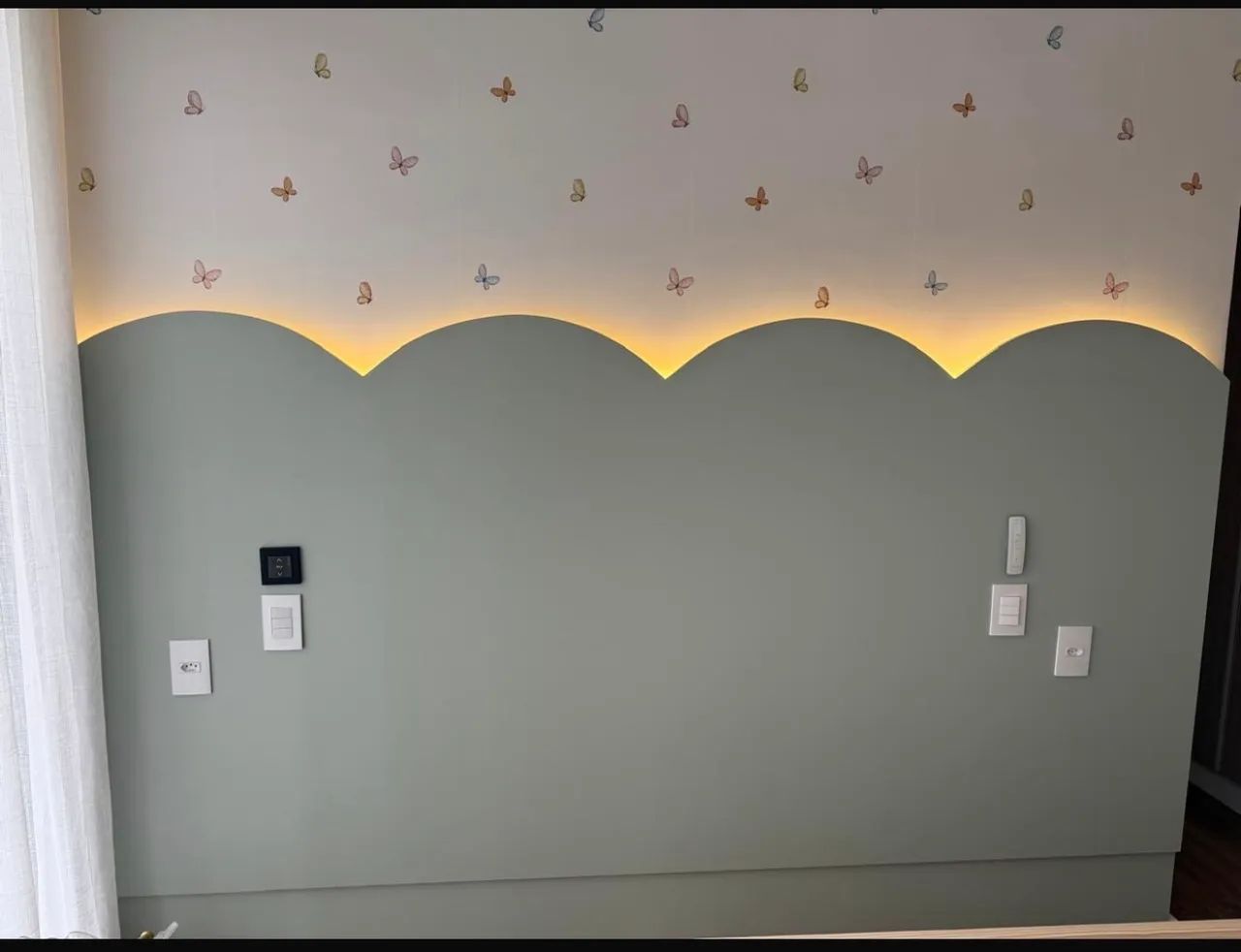 Cabeceira de Cama MDF com LED Embutido 2,60 m - Como Nova