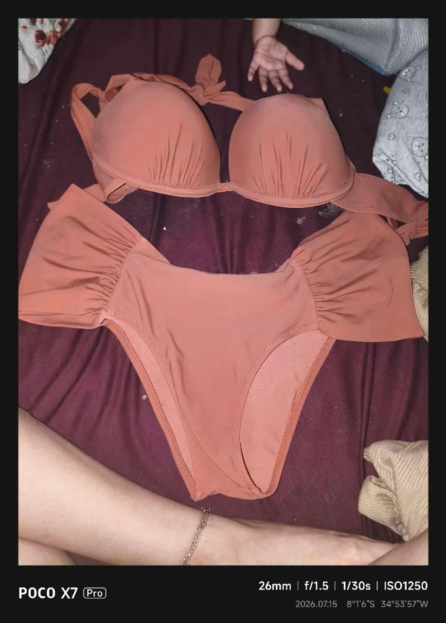 Estou com estoque de roupas, para vender. *,corre!! 