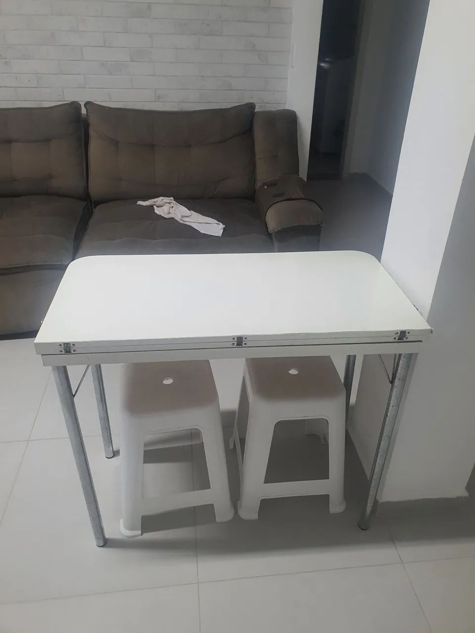 MESA COM BANCOS  - Foto 2