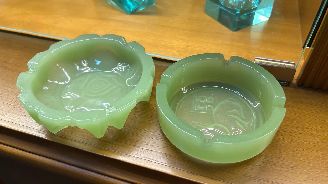 2 cinzeiros antigos verde jadeite vidro  - Foto 4