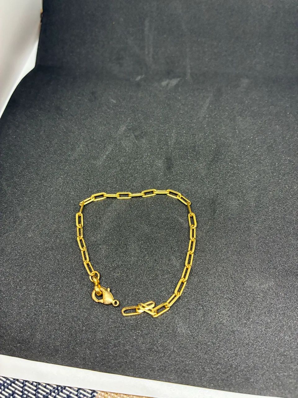 Pulseira dourada com detalhe no fecho - Foto 2