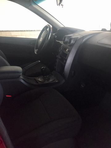 Ssangyong A230 vermelha, completa